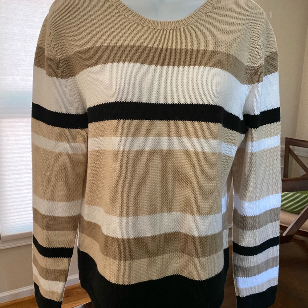 Long-sleeved sweater